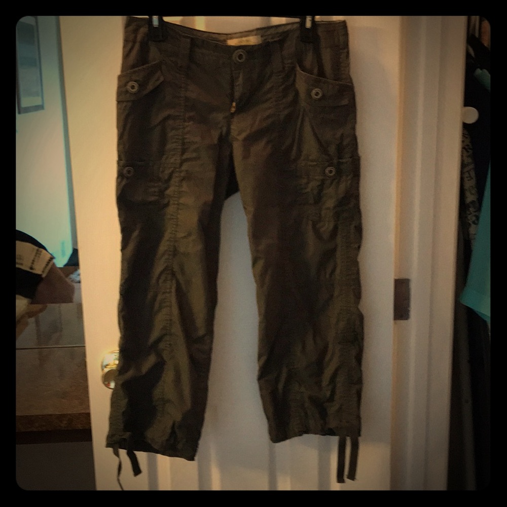 SOLD 9/10 Capri Hiking Pants Green